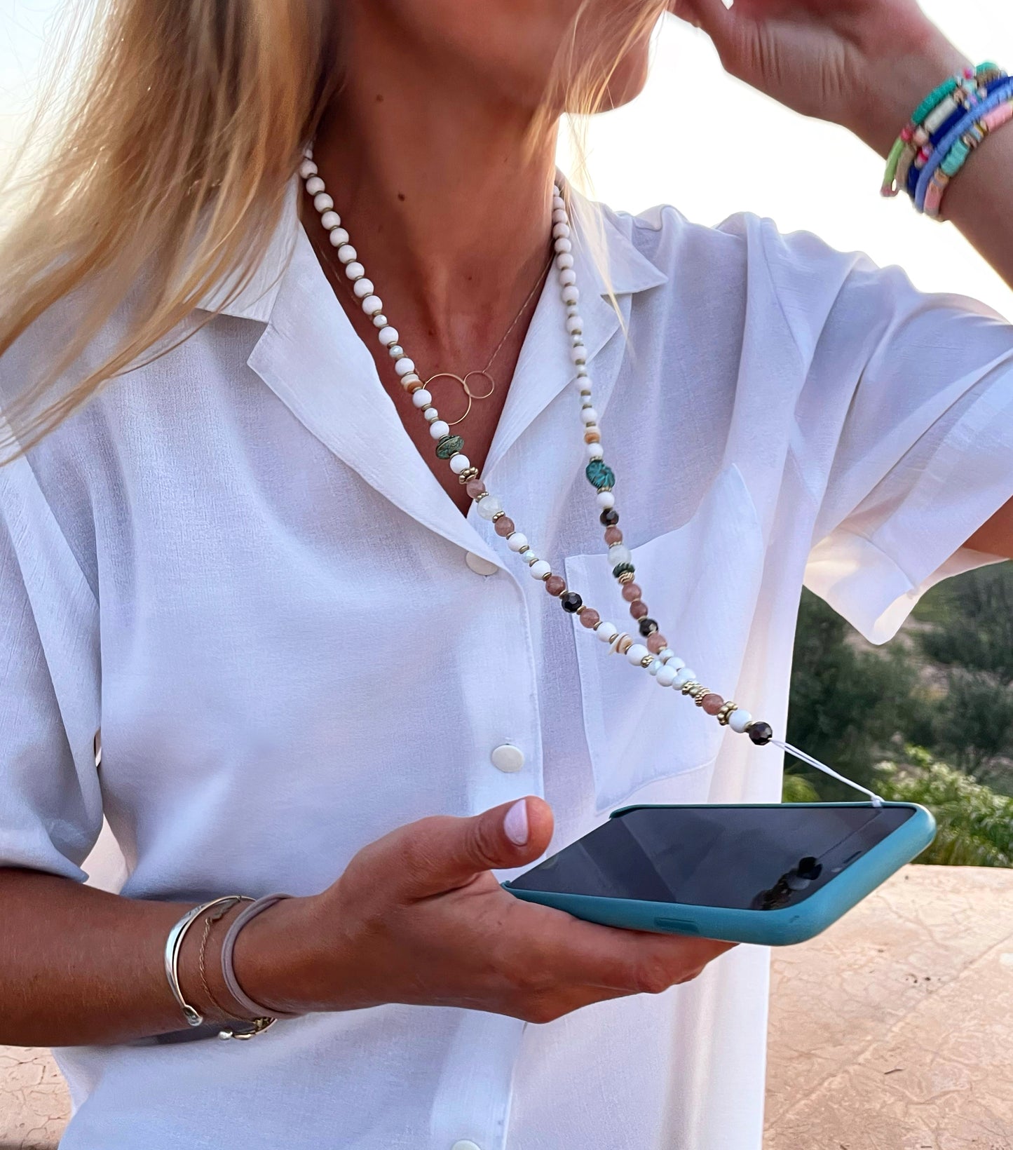 Chaîne de téléphone Longue Blanche